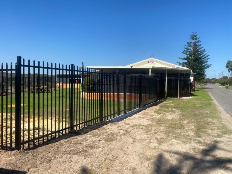 It’s a smartlooking fence that makes intrusion incredibly difficult